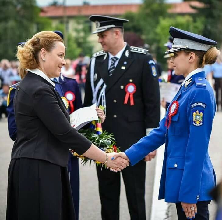 REPORTAJ/ Gabriela Moise este șefă de promoție și va îmbrăca în curând haina de jandarm: "Nu-mi place să-mi planific viitorul în detaliu, ci să mă surprindă"