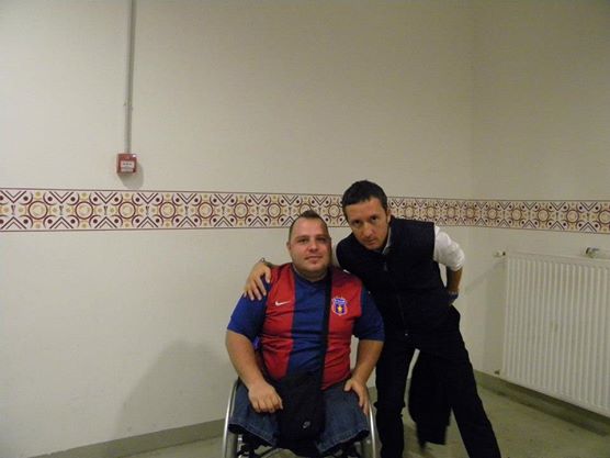 GALERIE FOTO / Minune de Sărbători în România! ^Steaua a ridicat din nou în picioare un fan cu membrele inferioare amputate