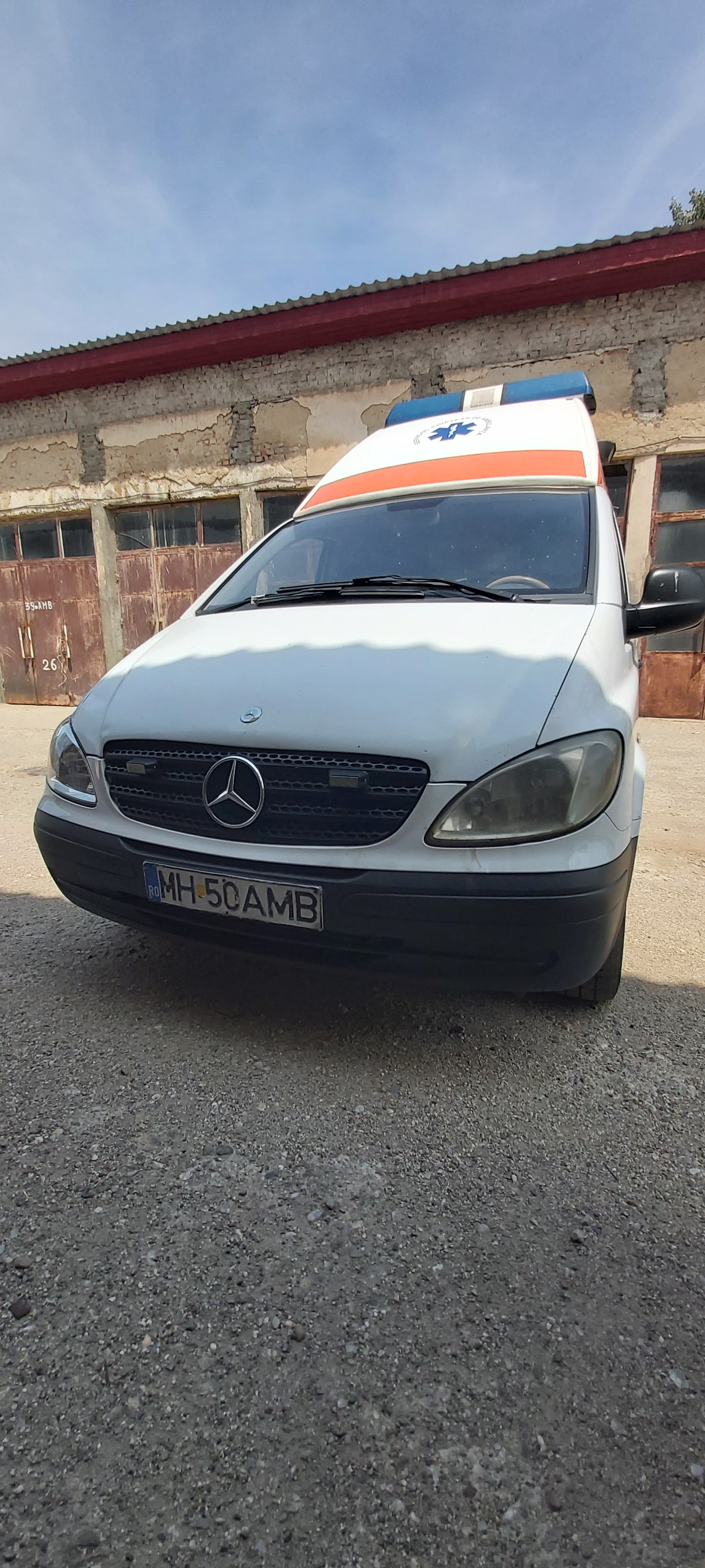 Medicii și personalul de la Salvare din toată țara ne-au trimis imagini cu ambulanțele preistorice, cu un milion de kilometri la bord