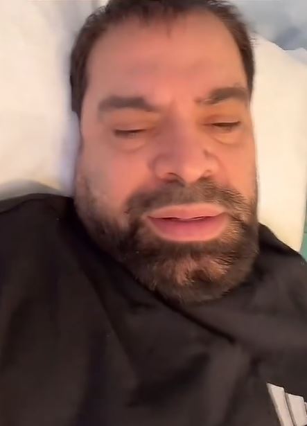 Florin Salam s-a filmat pe patul de spital. Cu ce probleme medicale se confruntă manelistul: „Să vă rugați pentru el”