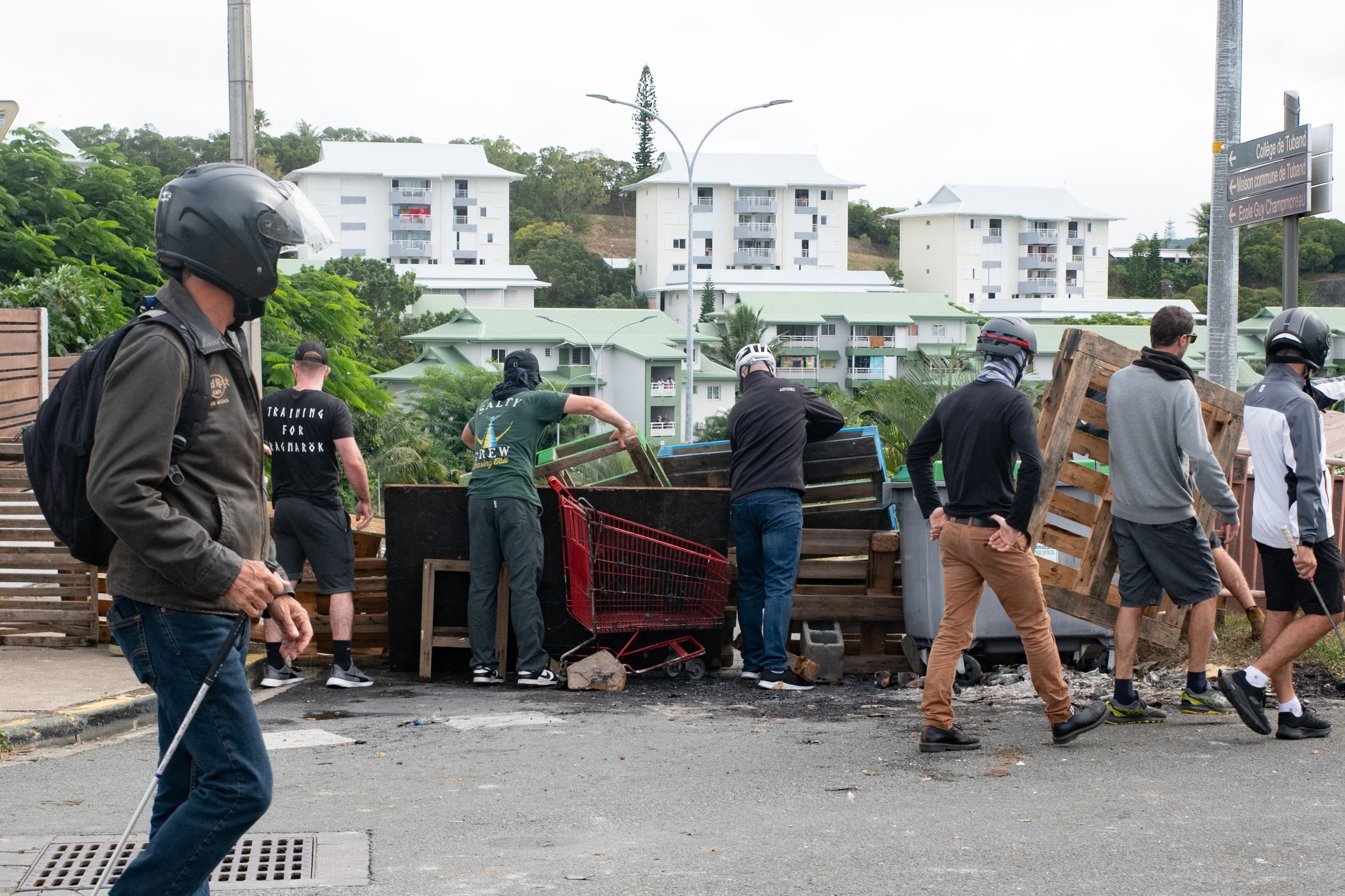 Revolte în Noua Caledonie, după o dezbatere din Parlamentul francez. Trei persoane, împușcate mortal. Macron declară starea de urgenţă