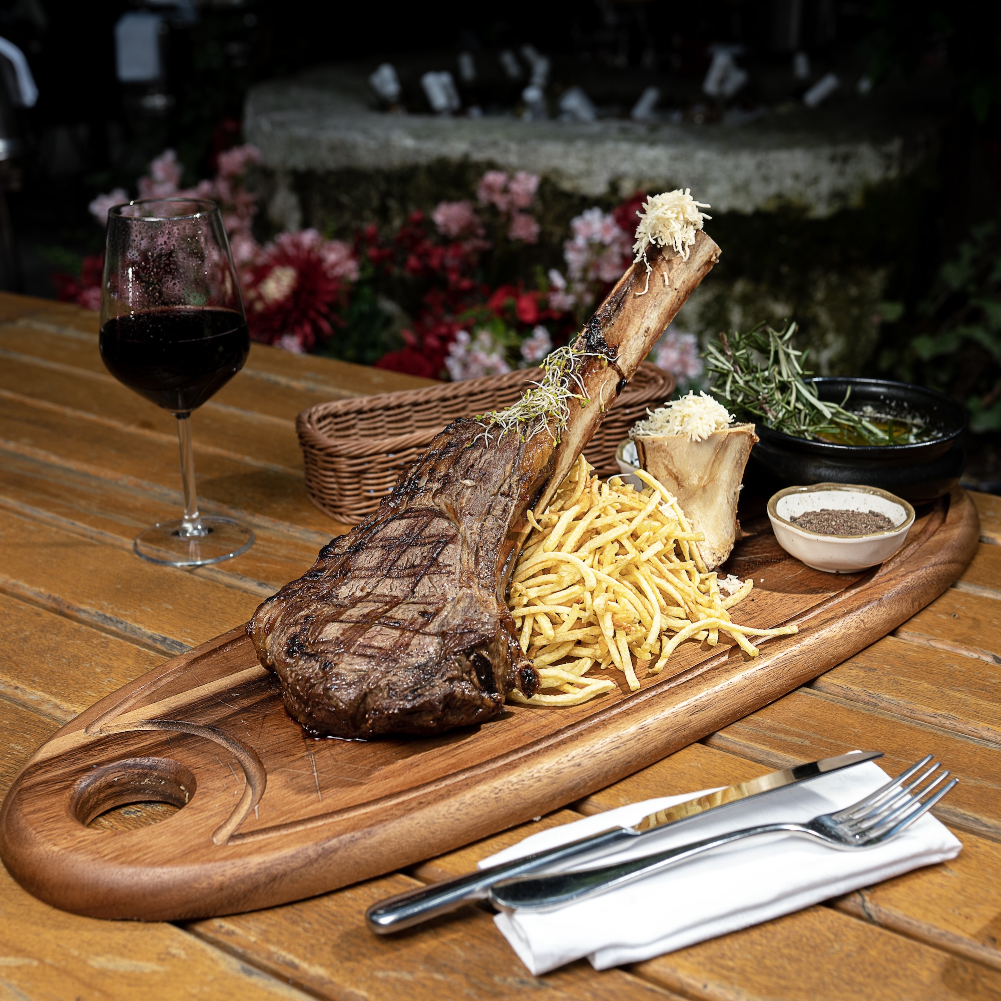 Piața restaurantelor din România se schimbă rapid cu meniuri mai scurte ingrediente premium și investiții majore în experiențe