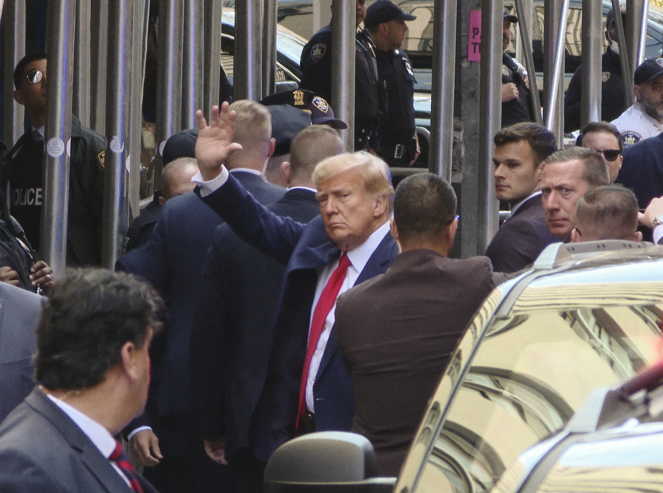 Imaginile unei zile istorice: inculparea fostului președinte Donald Trump, în fața unei Americi uluite