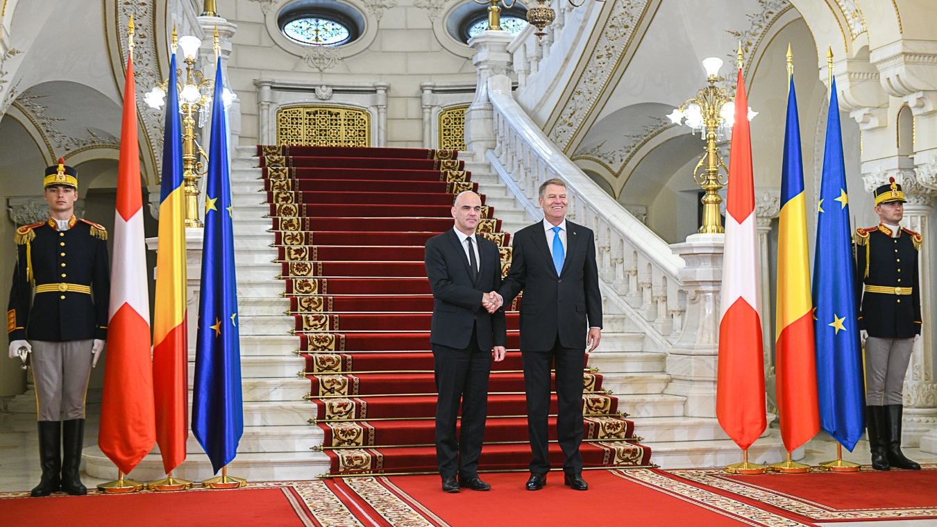 FOTO. Cetăţenii români nu vor mai avea restricţii pe piaţa muncii din Elveţia, începând cu 2019. Anunţul lui Klaus Iohannis