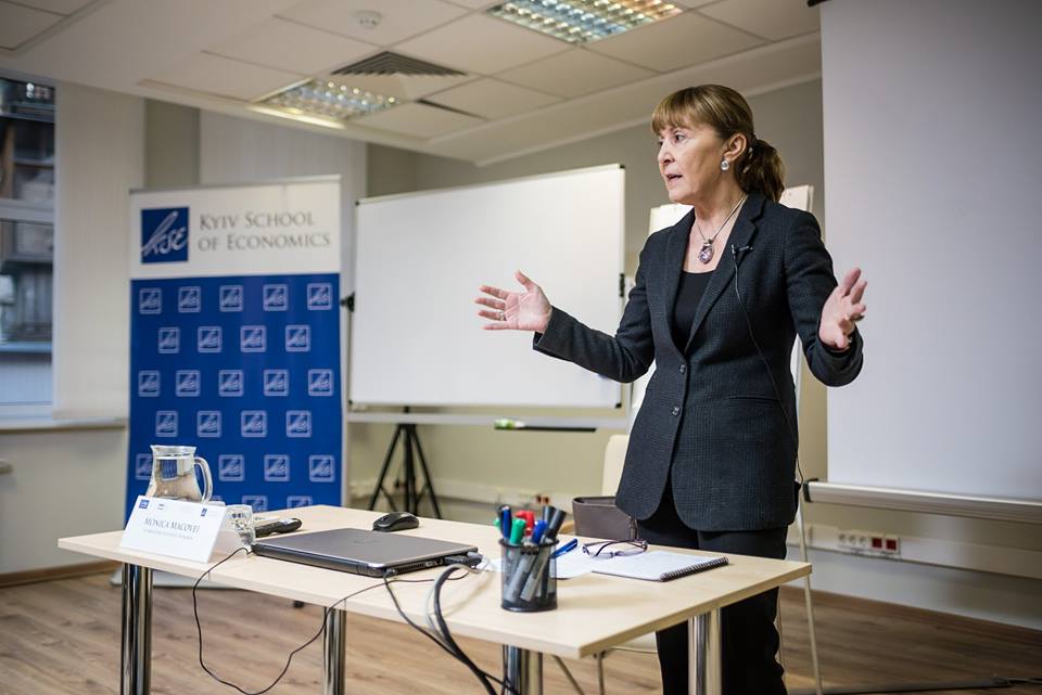 Atunci și acum: Monica Macovei, activistă pentru drepturile omului, procurorul care a inițiat reforma din Justiție, în România