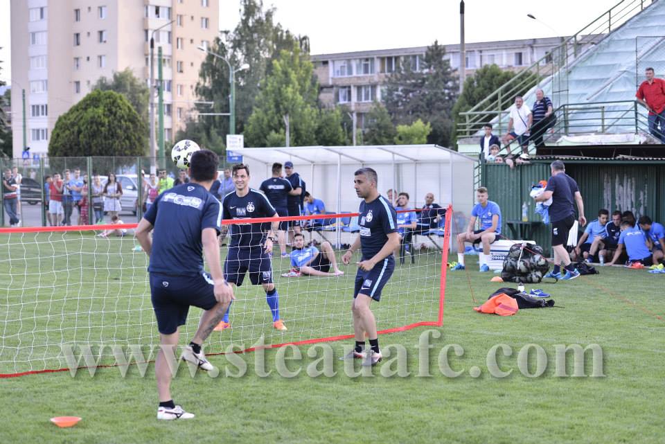 I-a ”omorât” cu zâmbetul pe buze! Rădoi, campion la tenis cu piciorul