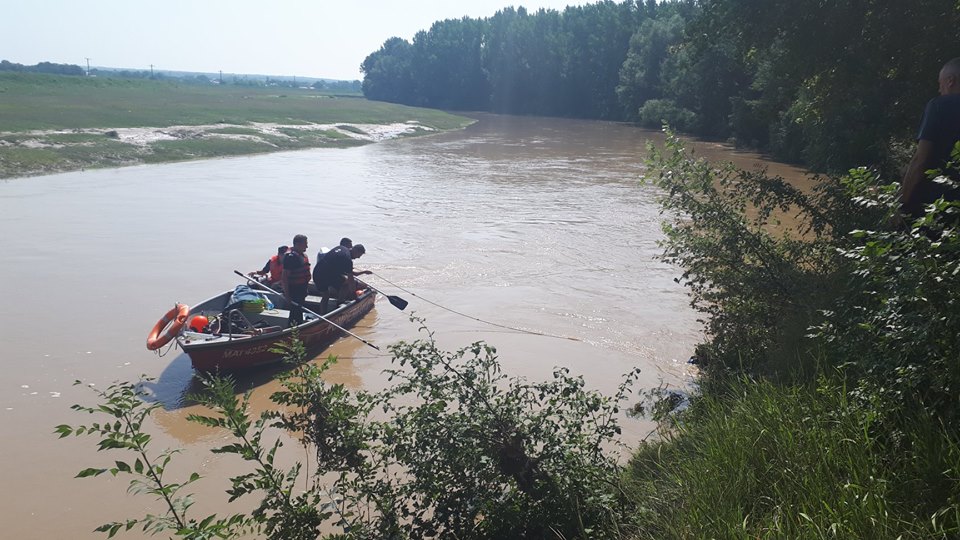 O fetiță dispărută în râul Vedea din Teleorman a fost găsită moartă / FOTO&VIDEO