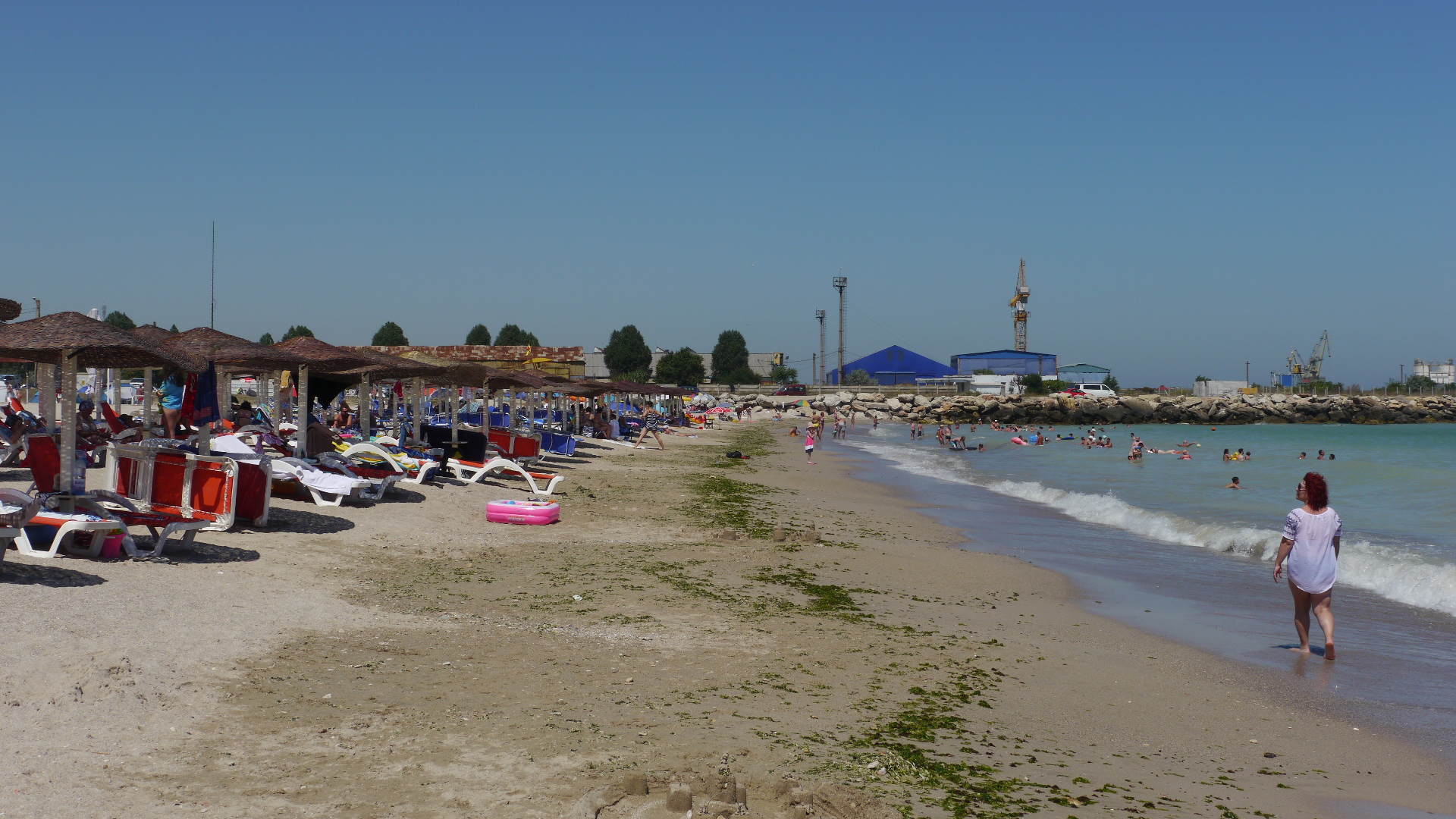 REPORTAJ. 2 Mai, ultima plajă bastion a familiei tradiționale de pe litoralul românesc / GALERIE FOTO