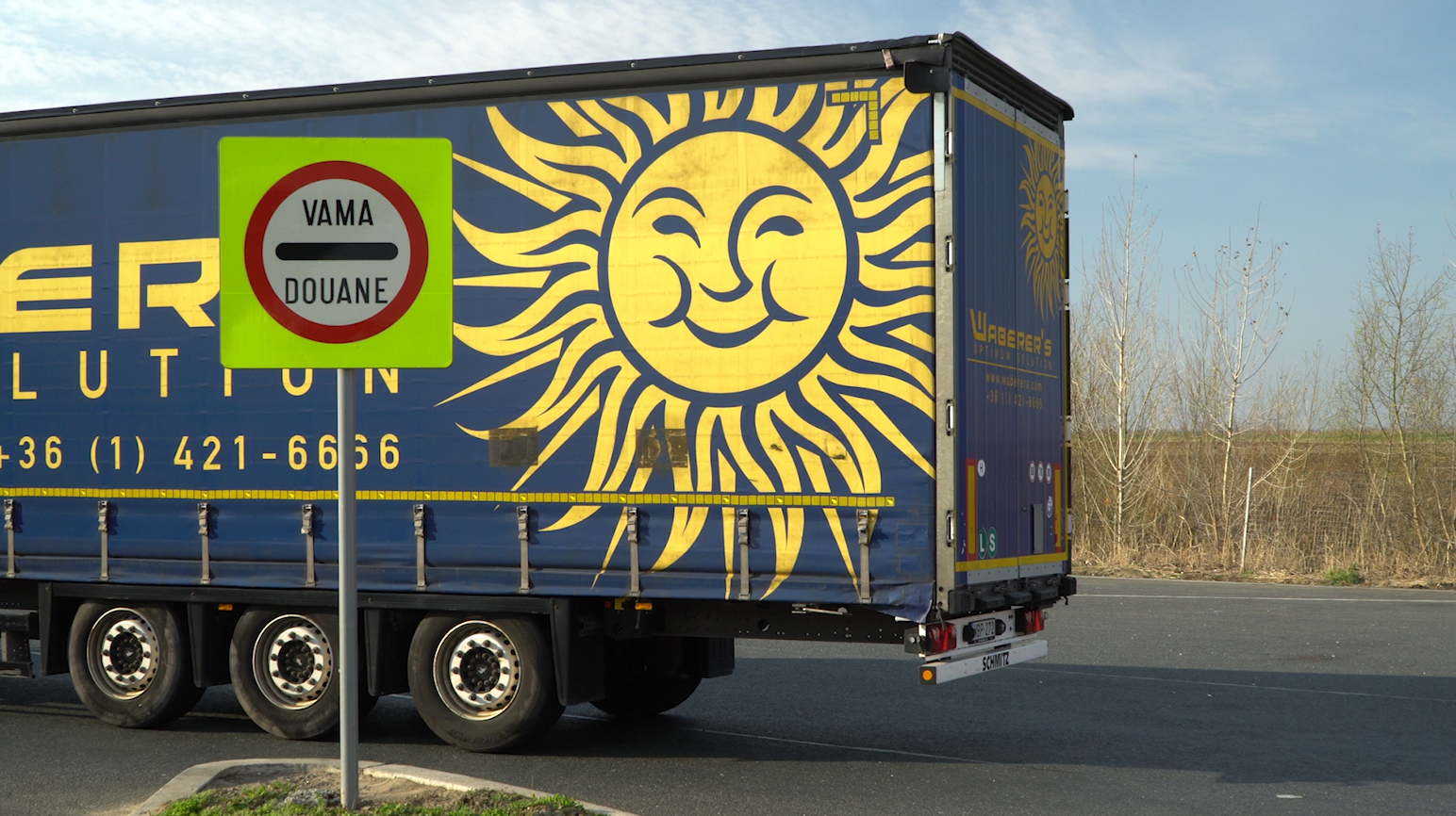 Șoferii de TIR care străbat Europa, prin mijlocul pandemiei, cu orice risc. „Dacă ne oprim și noi, atunci chiar că se oprește lumea!”