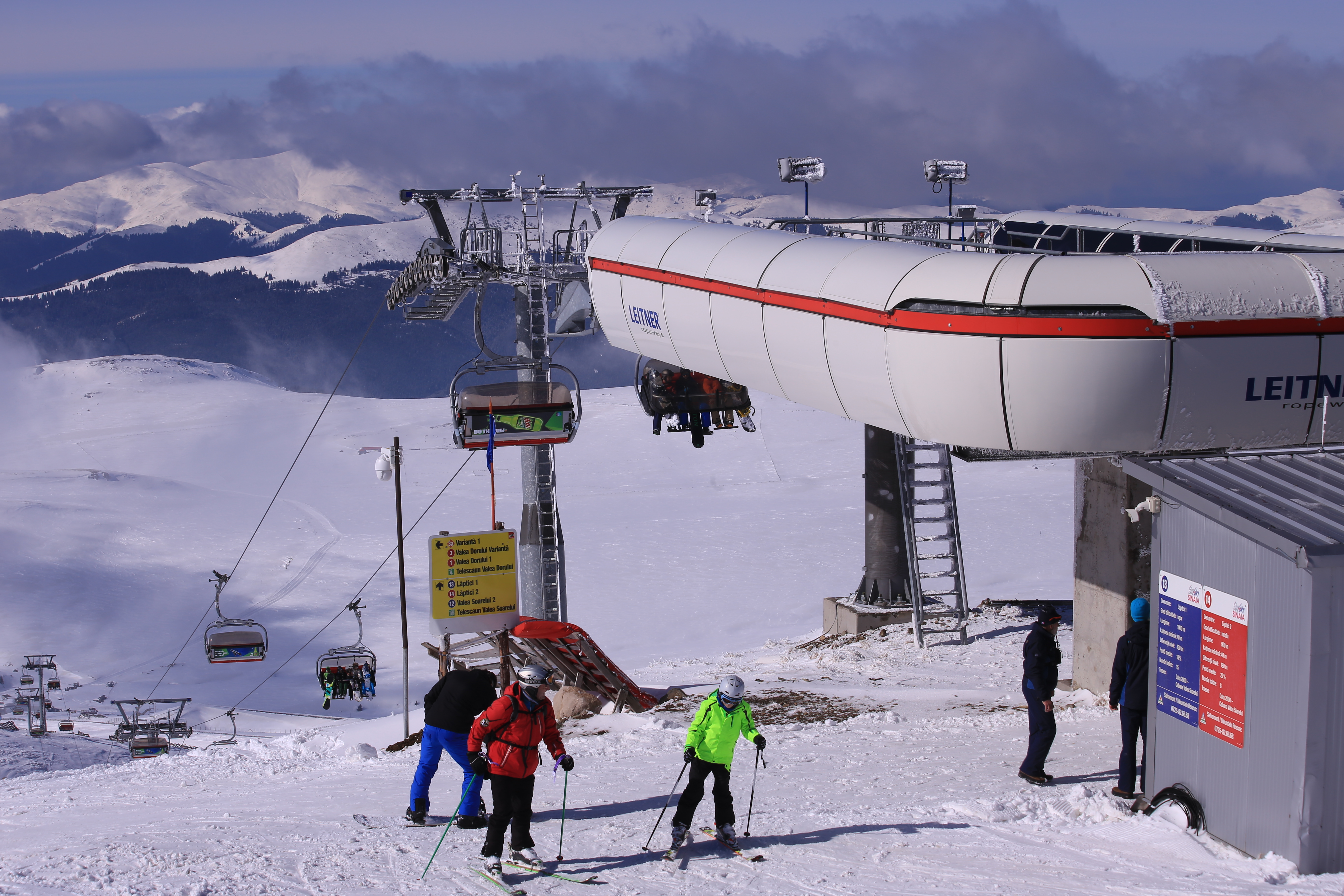 Zi albă şi multă distracţie pe pârtiile din Sinaia! GALERIE FOTO