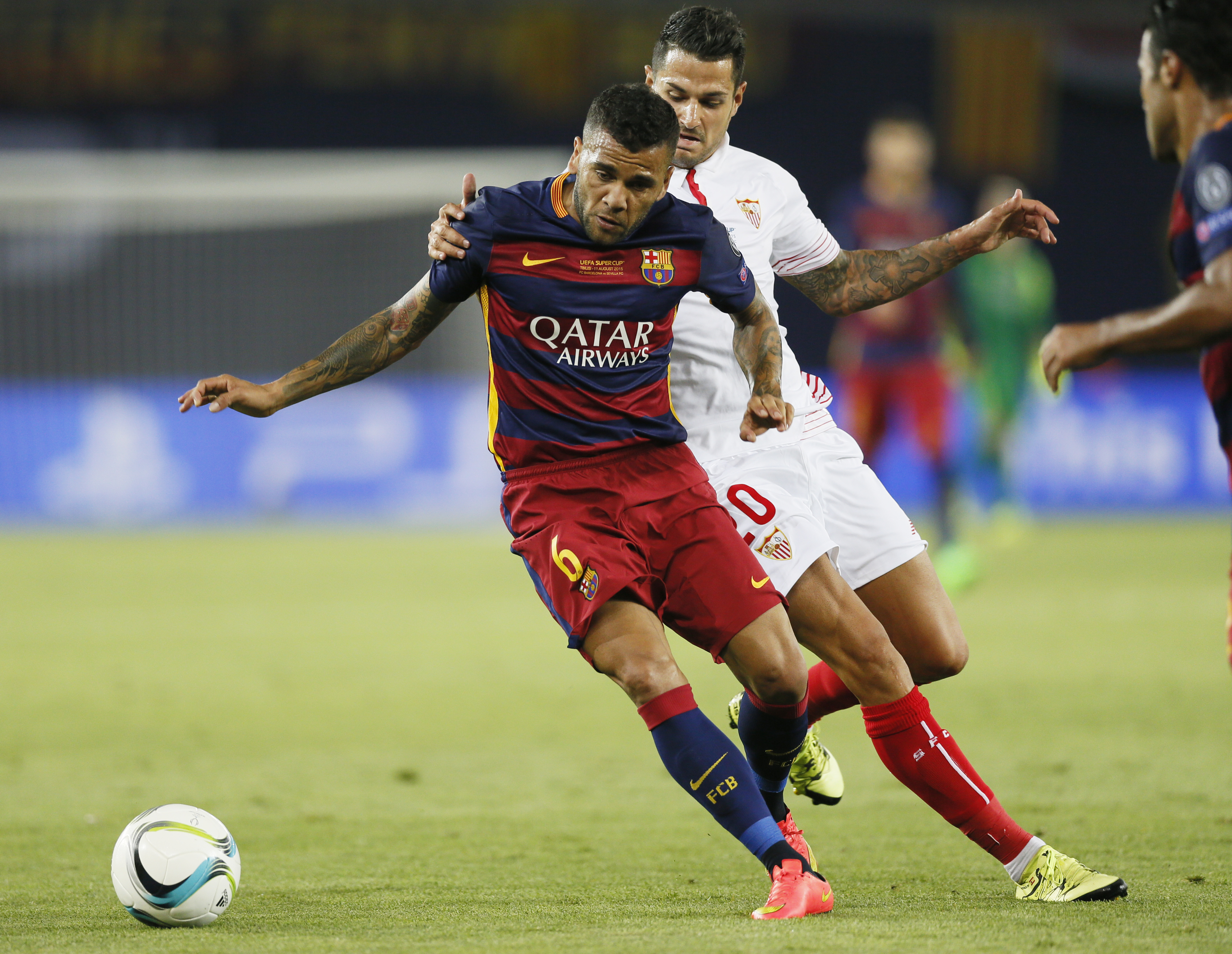 Supercupa Europei: FC Barcelona - FC Sevilla 4-4, 5-4 după prelungiri. Fabulos! Unul dintre cele mai frumoase meciuri din istorie. Andaluzii au revenit miraculos, de la 1-4! ^Legitimat la Sevilla, Raul Rusescu n-a fost inclus în lot, ci se pregătește separat, așteptând să fie iarăși izgonit / GALERIE FOTO & VIDEO