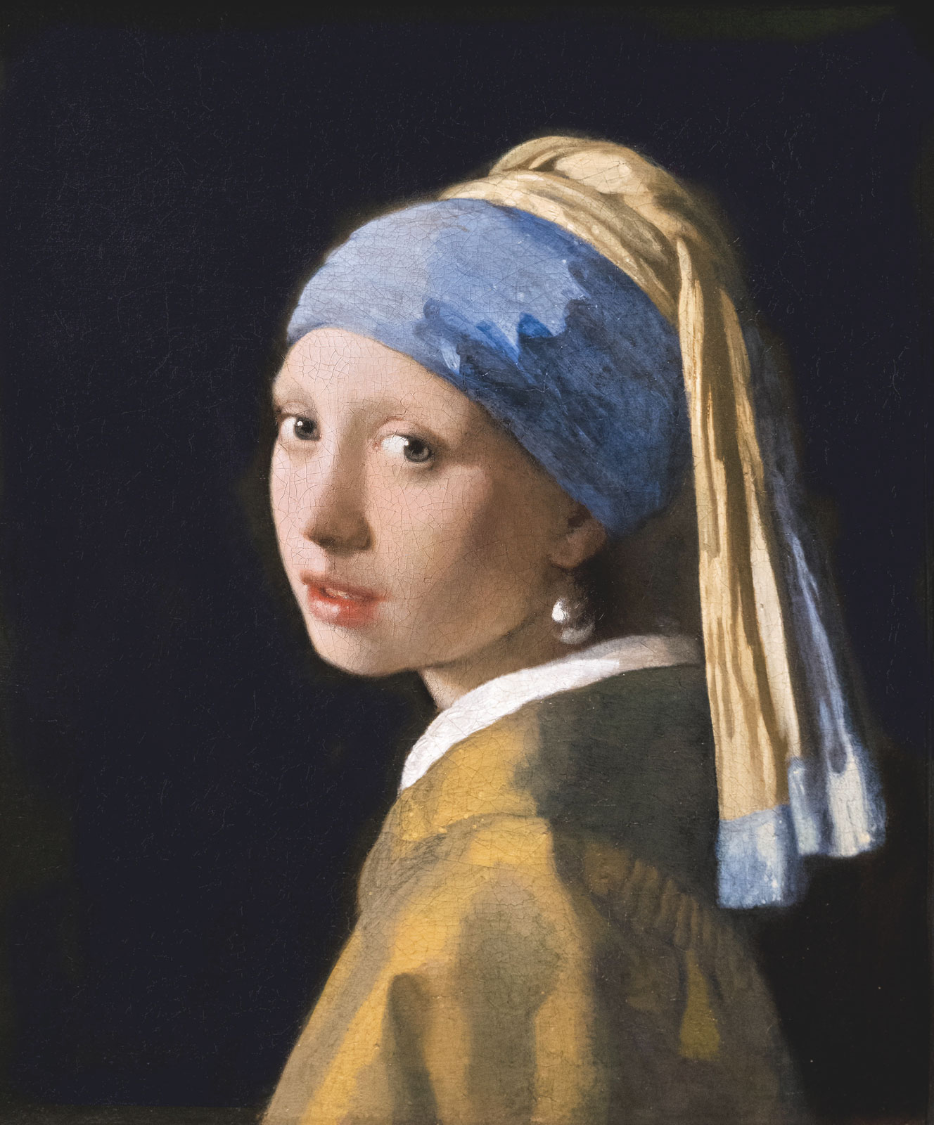 Distracție de caratină: 4 prieteni au refăcut acasă picturile unor clasici! Cum arată, reinterpretate, operele lui Caravaggio și Vermeer
