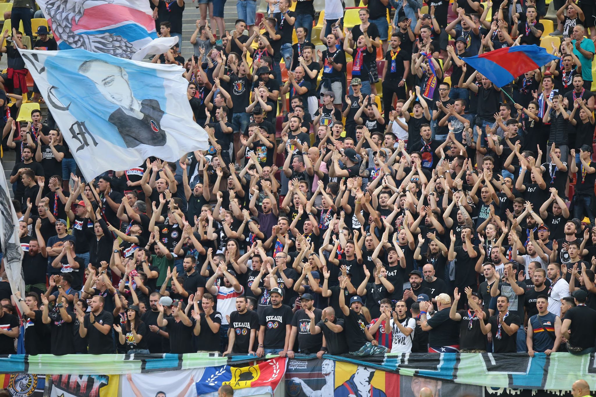 Derby-ul CSA Steaua - Academia Rapid a luat foc. Războiul bannerelor. Toate imaginile de pe Arena Națională