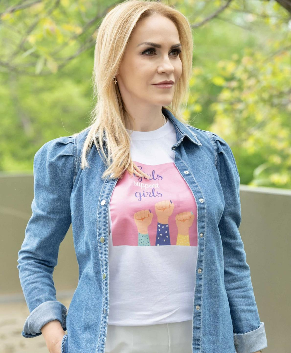 Imagini din casa în care locuiește Gabriela Firea. Unde și-a amenajat locul de rugăciune