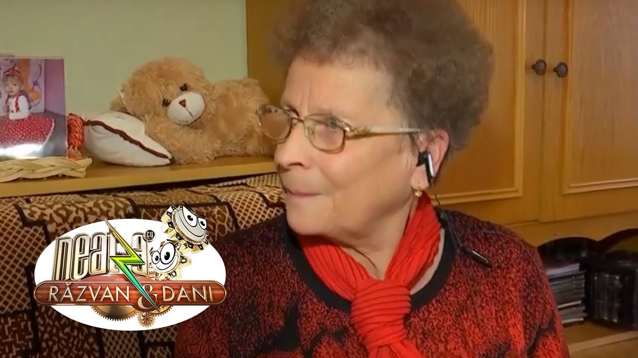 Imagine rară cu Dani Oțil, fratele lui și mama lor. „De câte mai ai timp?”
