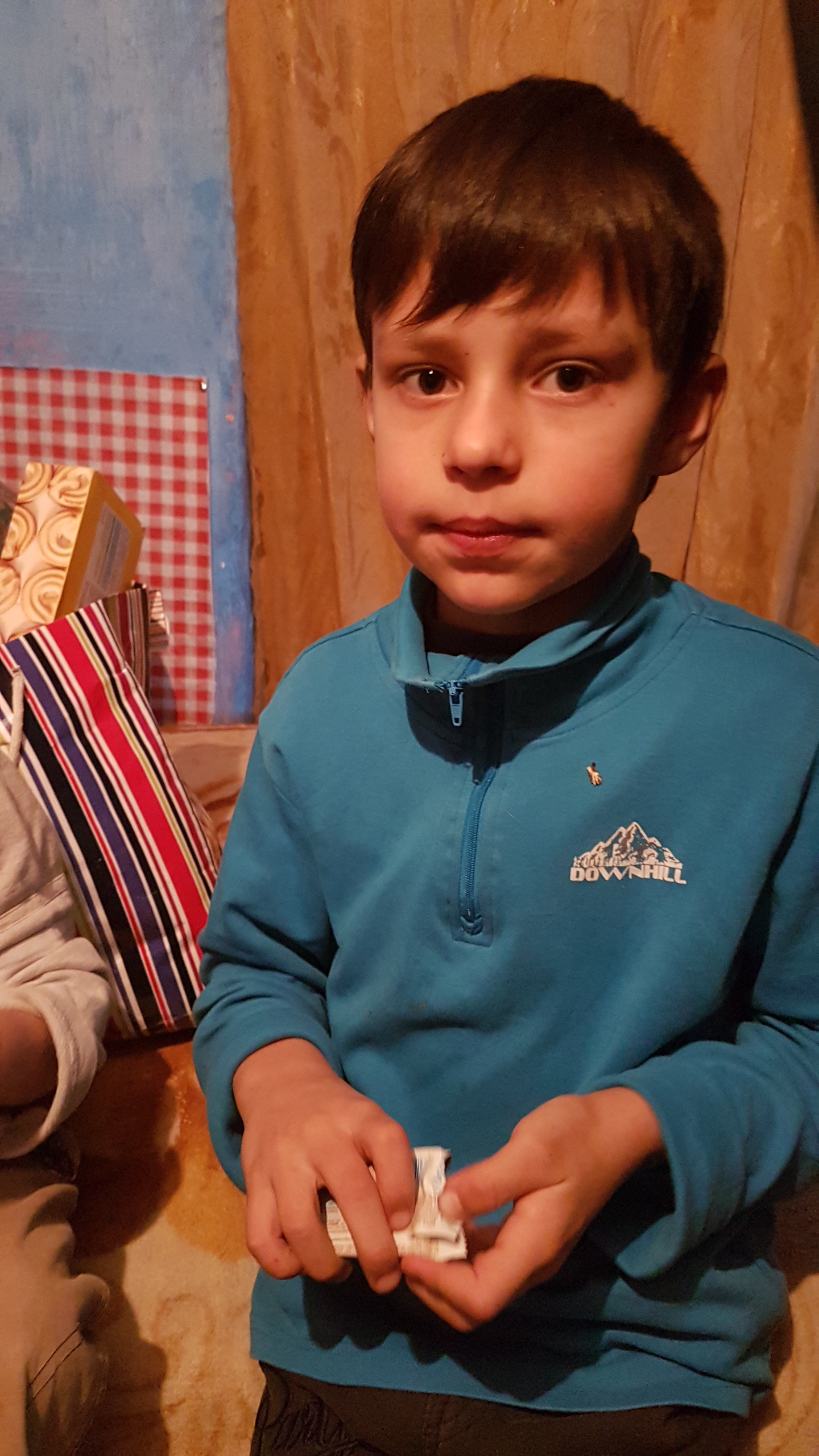 Reacția unor copii sărmani care au primit cadou un porcușor de Guineea: ”Wow, un iepure!”