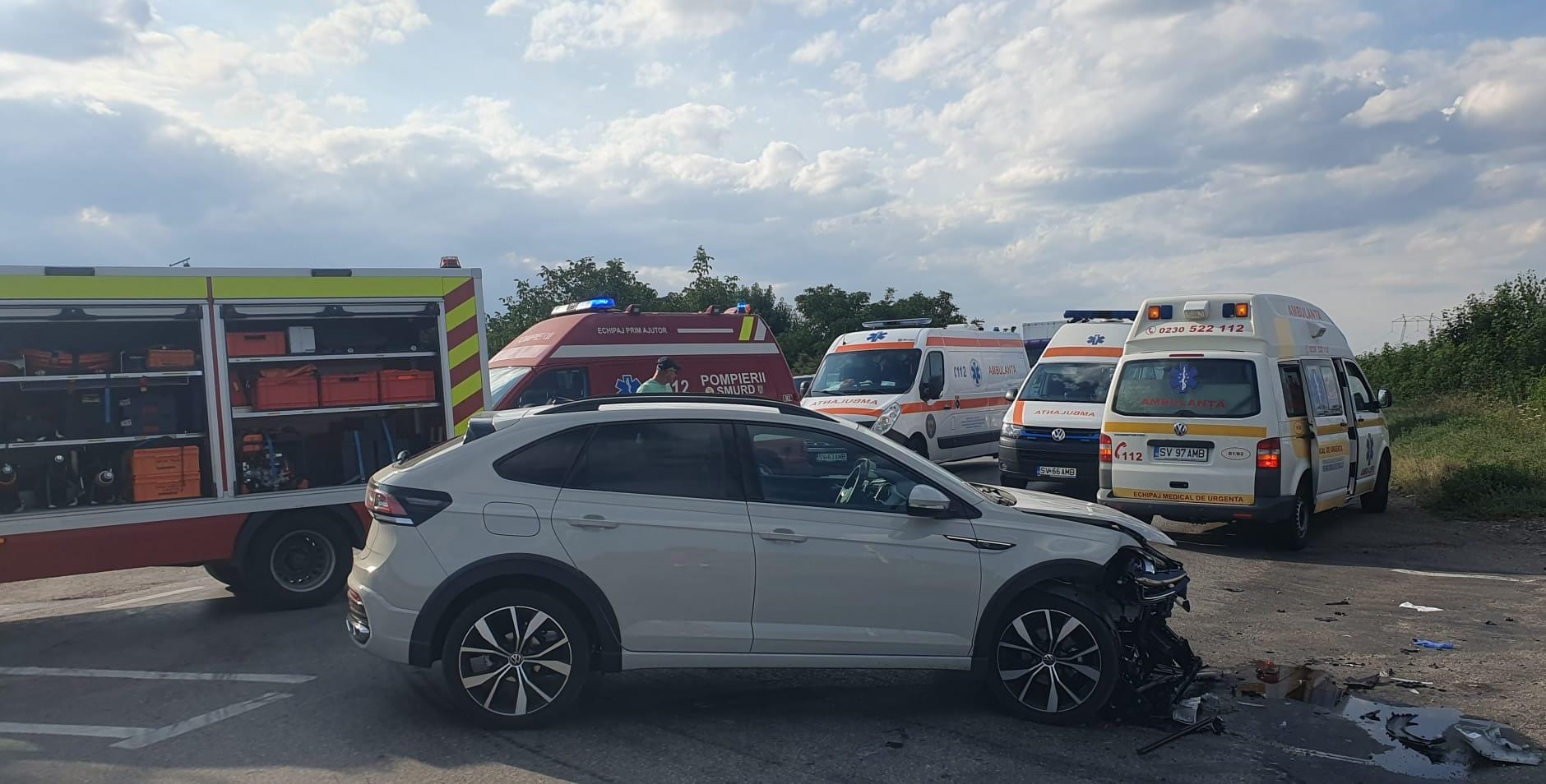 Accident grav în judeţul Suceava. 9 persoane au fost duse la spital, dintre care 6 copii