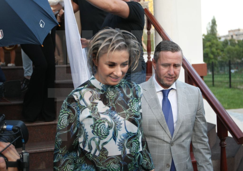 FOTO EXCLUSIV/ Andreea Tonciu, botez cu emoții crunte! Nașii Reghe și Prodanca s-au rătăcit înainte de slujbă
