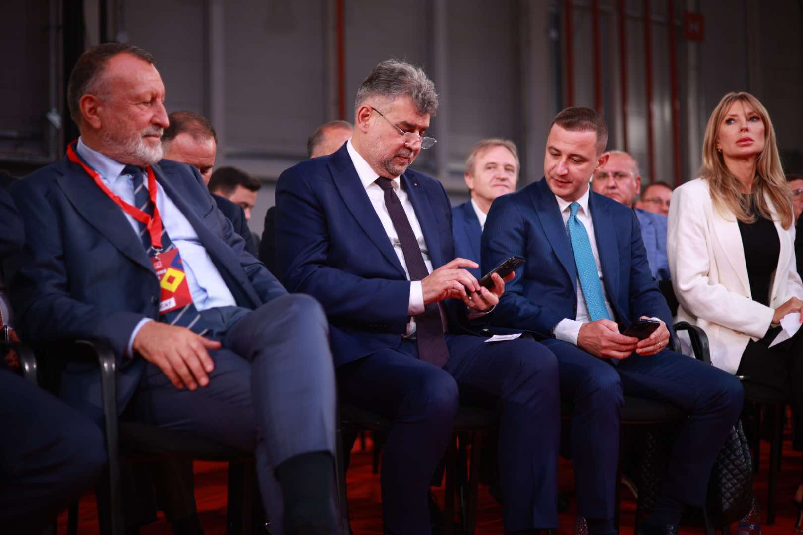 VIDEO Congresul PSD: noua conducere, votată cu majoritate covârșitoare. Ciolacu, către Tudose și Grindeanu: „Trimiteţi-mă la Cotroceni, fiindcă altfel va fi greu să scăpaţi de mine!”