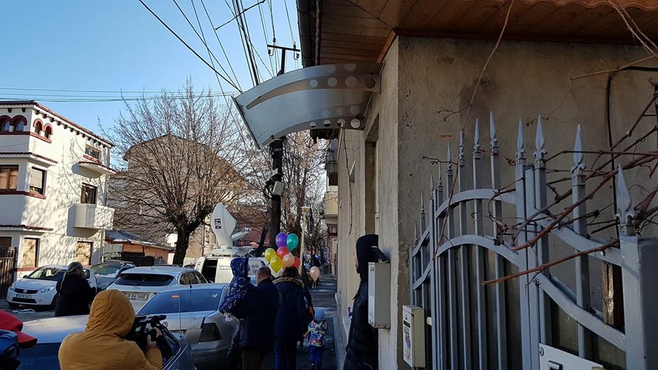 UPDATE / Femeie înjunghiată de fostul soț, într-o grădiniță din Capitală. Victima a murit la spital