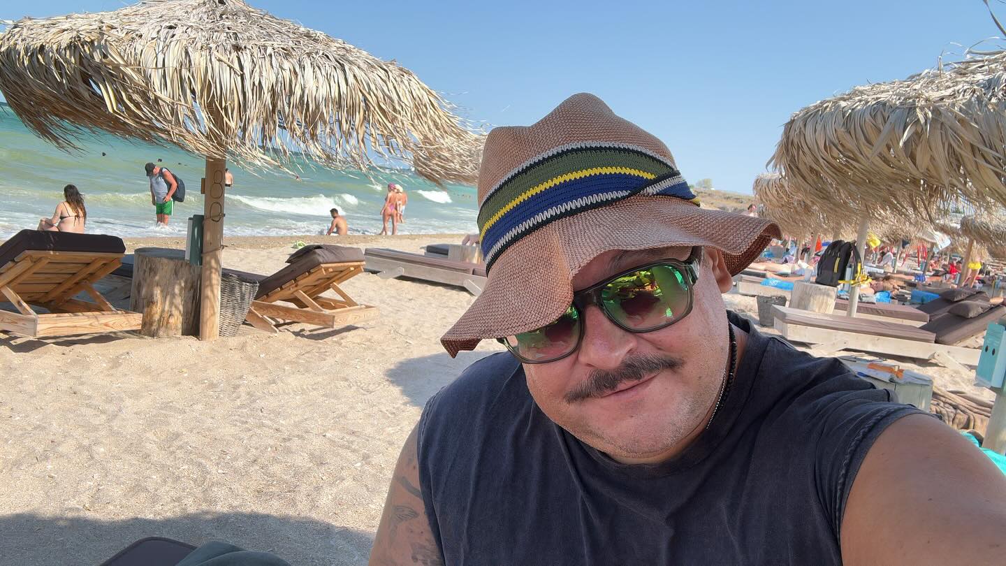 Cum a apărut Mihai Bobonete pe plaja din Vama Veche. Mesajul actorului din Las Fierbinți: „Nu mai e ce a fost, ba chiar e mai mișto acum!”