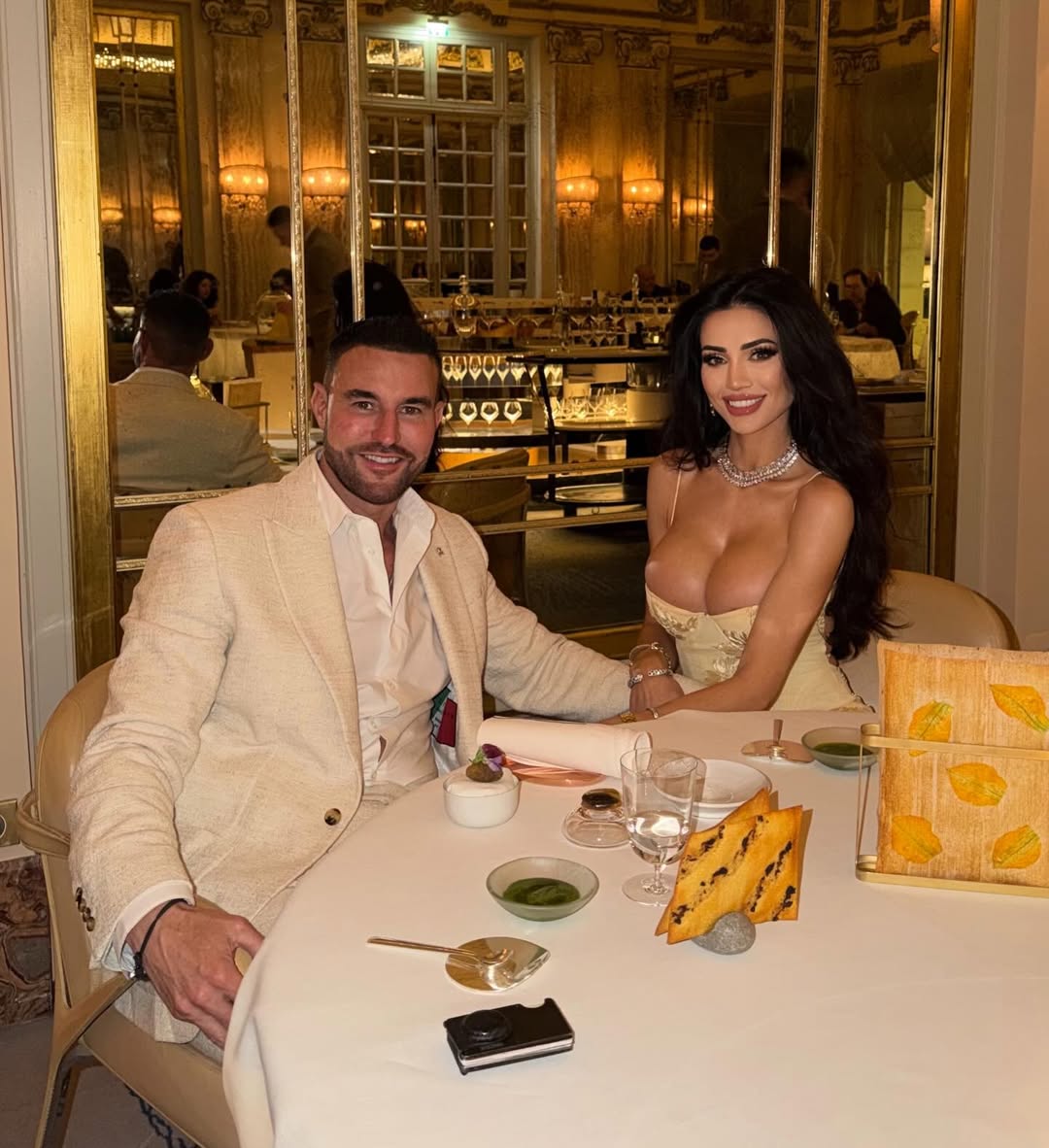 Imagini din casa în care Andreea Sasu și Philipp Plein locuiesc. Doar în filme mai vezi așa ceva
