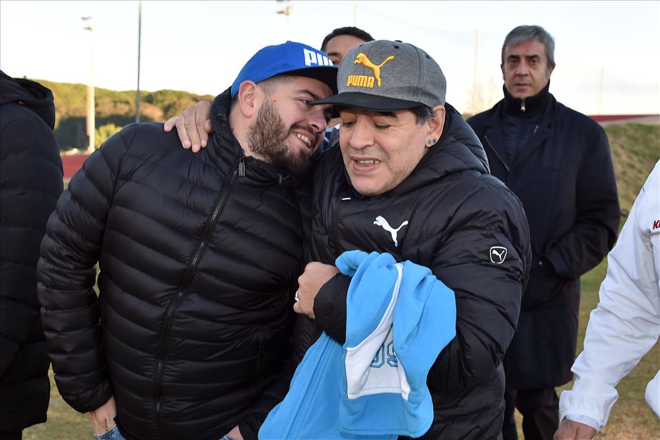 Maradona a vizitat-o pe Napoli la antrenament! ”Procesiunea” jucătorilor! GALERIE FOTO & VIDEO