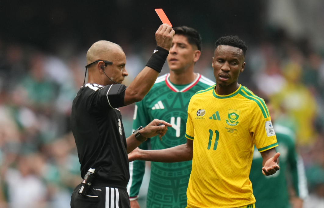 Primul meme de la Campionatul Mondial de Fotbal 2026: jucătorii, debusolați după explicația în engleză a arbitrului pentru cartonașul roșu