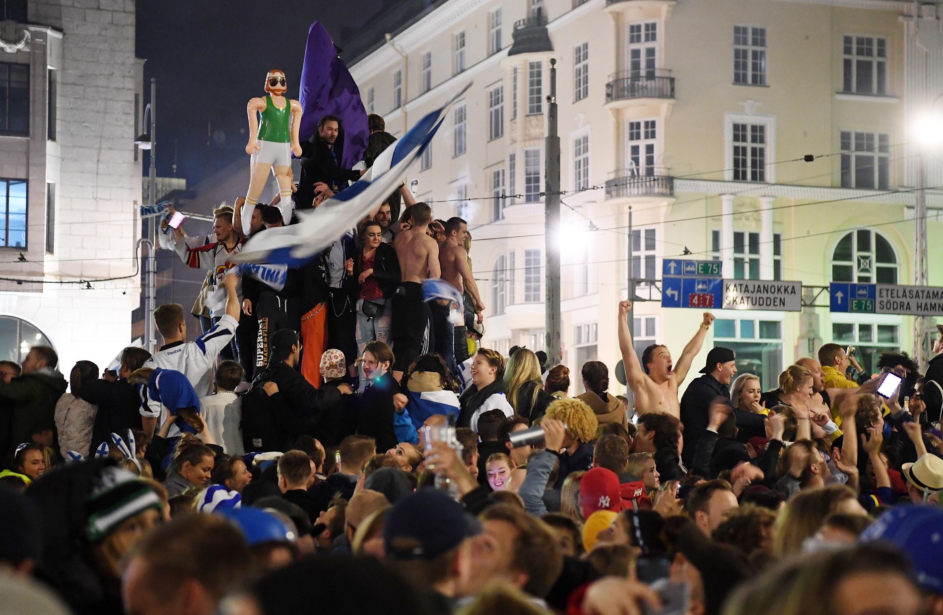 Finlandezii au sărbătorit în chiloți titlul mondial la hochei | GALERIE FOTO&VIDEO