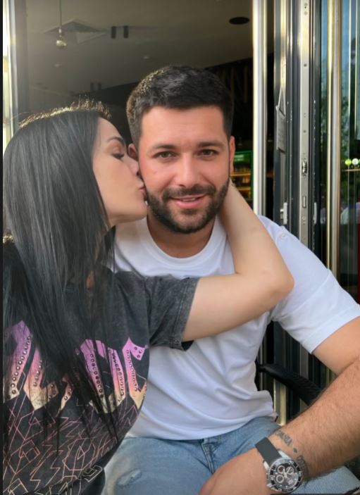 Cu ce se ocupă iubitul Deei Maxer. Robert e mai tânăr decât artista și a cunoscut-o pe fiica ei