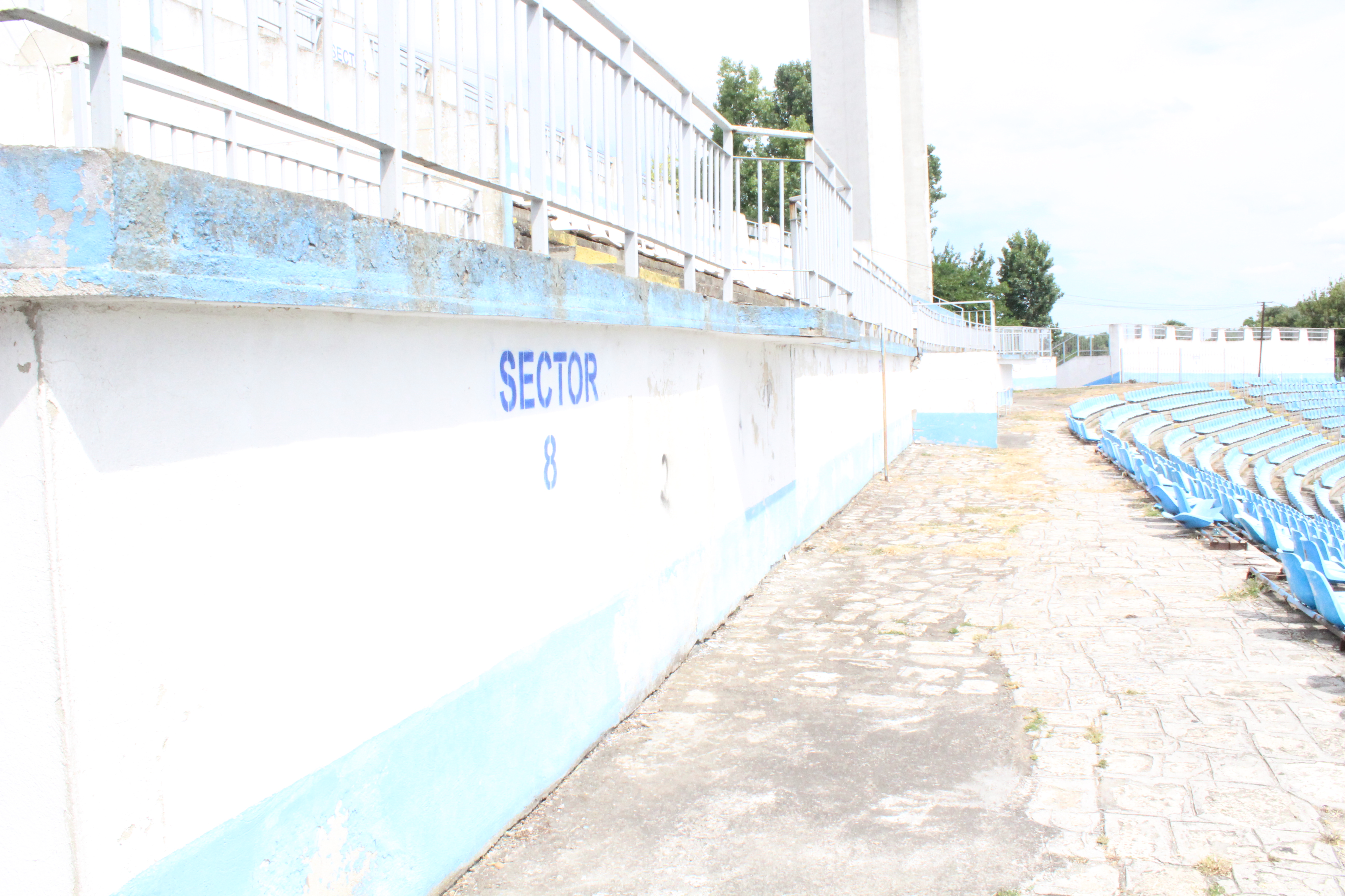 Supercupa de pe 8 iulie, pe un stadion ca după bombardament / FOTO