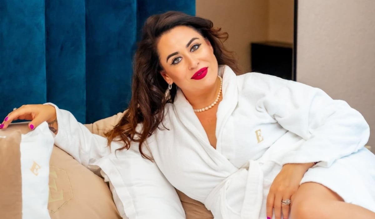 Oana Roman, schimb de replici cu polițiștii din cauza unui stâlp în flăcări: „Au urlat la mine să îi las în pace!”