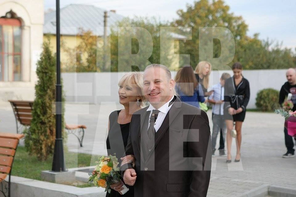FOTO EXCLUSIV | Vali Crăciunescu, mire. Cum au arătat artistul și soția sa în ziua nunții