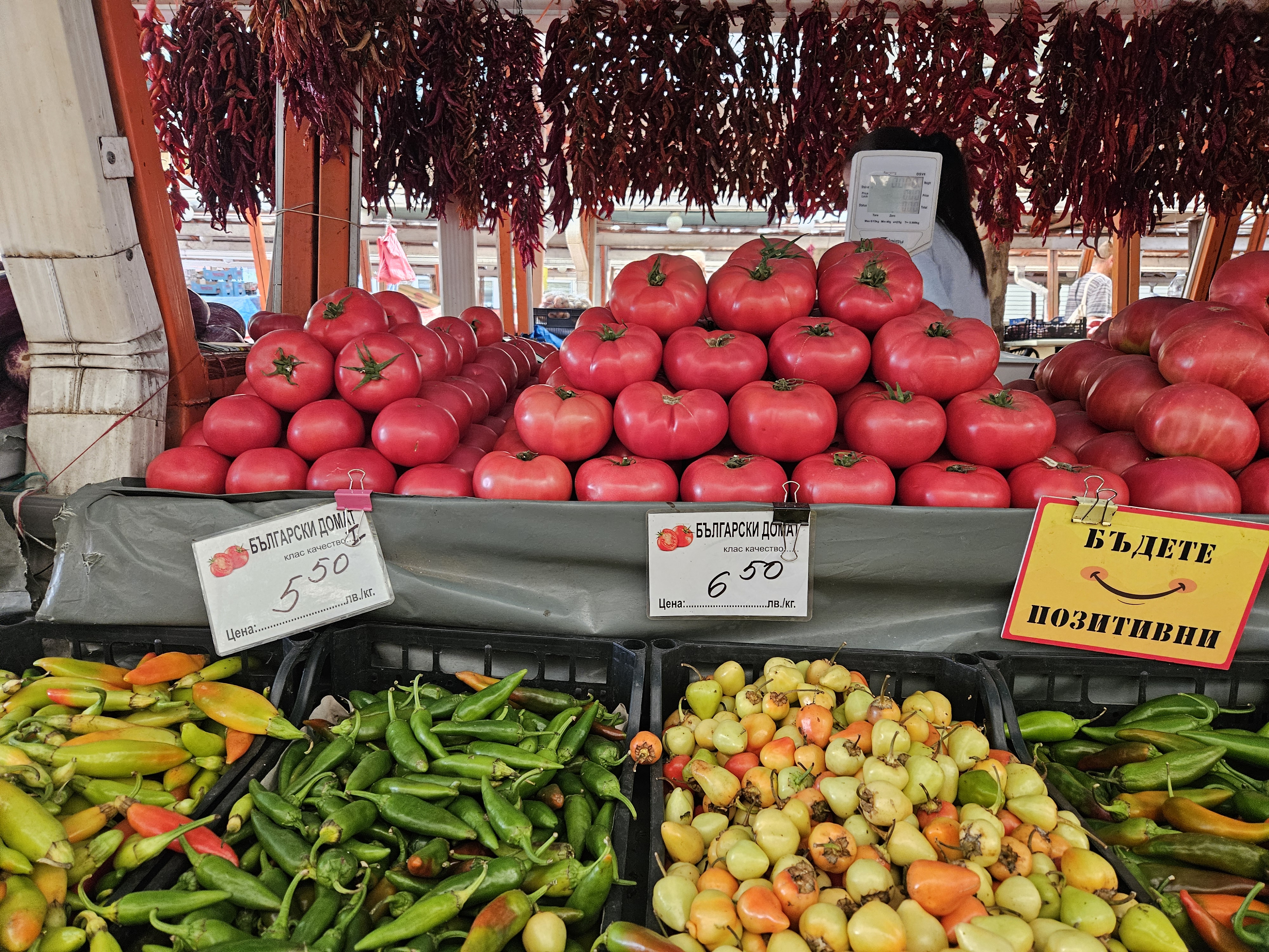 Experiment Libertatea. Cum sunt preţurile la alimente în Bulgaria faţă de România, în pieţe şi la hipermarket. Marile surprize de la raft