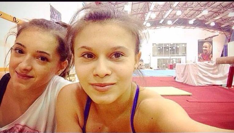 Larisa Iordache și Diana Bulimar se distrează în sala de antrenament / GALERIE FOTO