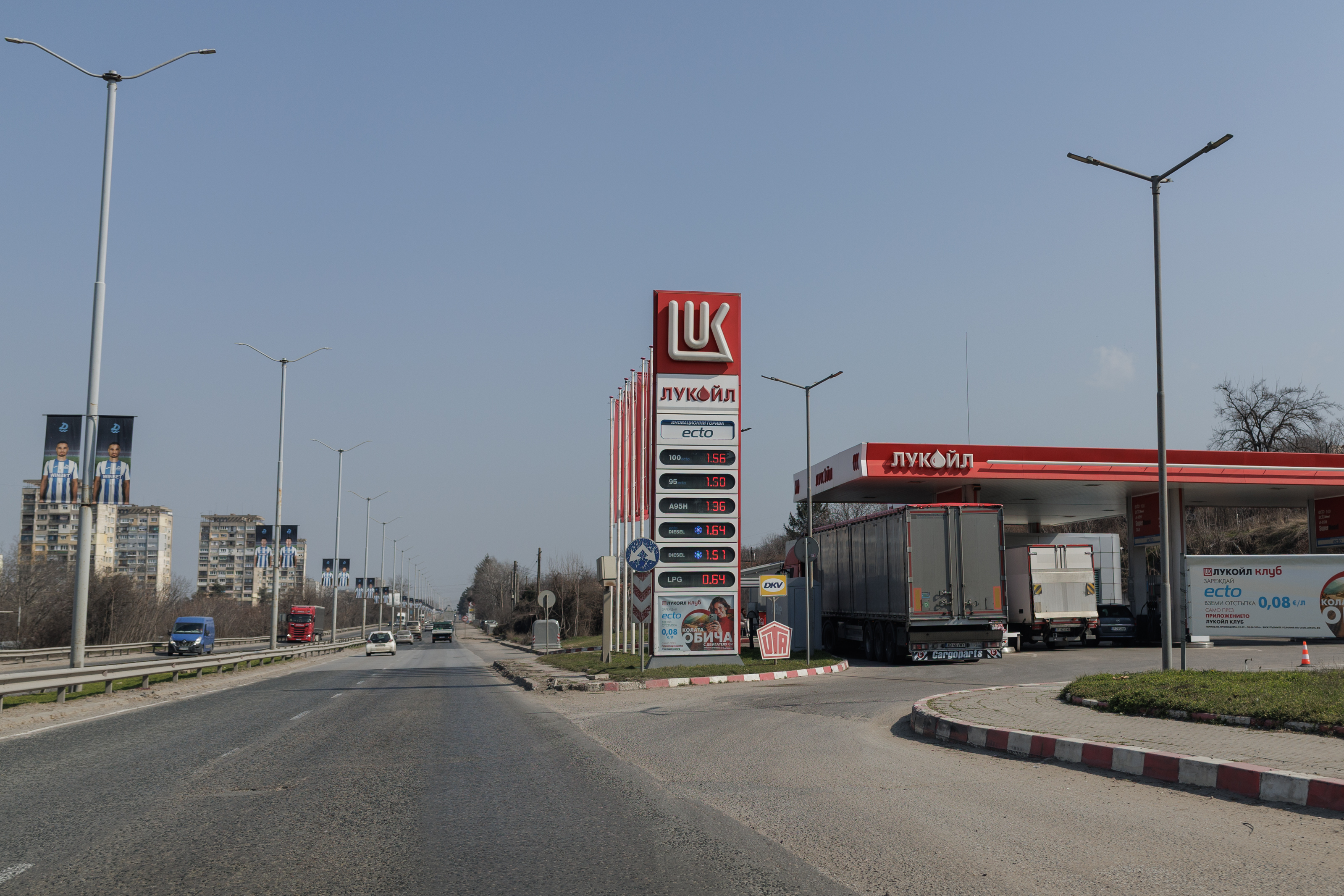 Asaltul românilor asupra benzinăriilor din Bulgaria. „O să fim din ce în ce mai mulţi pe aici, dacă mai cresc puţin preţurile”