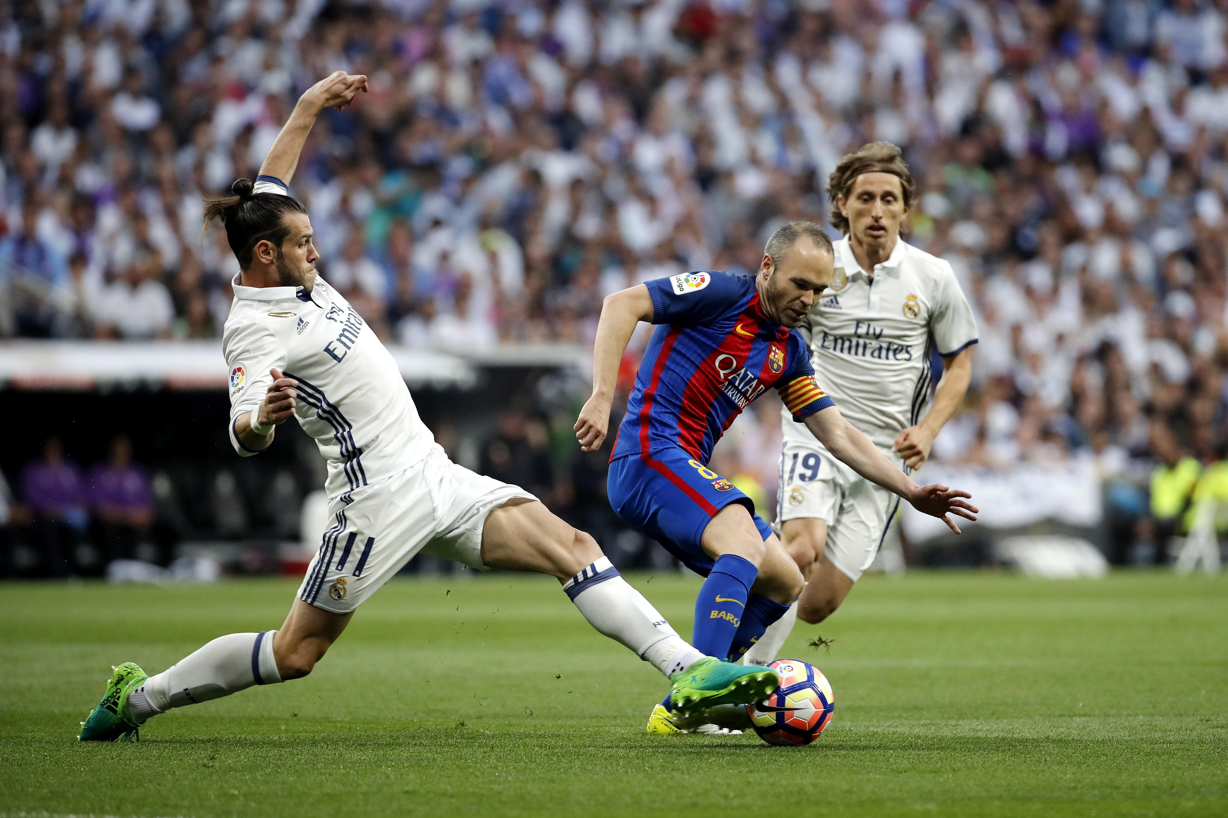 Real - Barcelona 2-3. Umplut de sânge, Messi a adus victoria ”extratereștrilor” la ultima fază și a marcat golul 500 pentru Barca / VIDEO