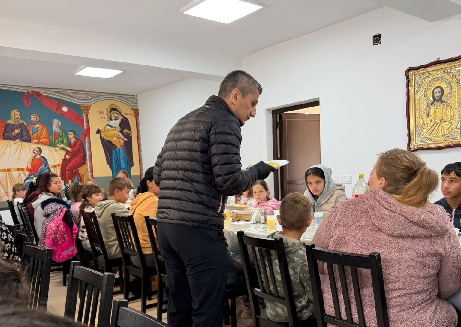 Imagini de la pomana lui Mircea Lucescu. Ce a făcut Răzvan Lucescu la 40 de zile după ce a murit tatăl lui