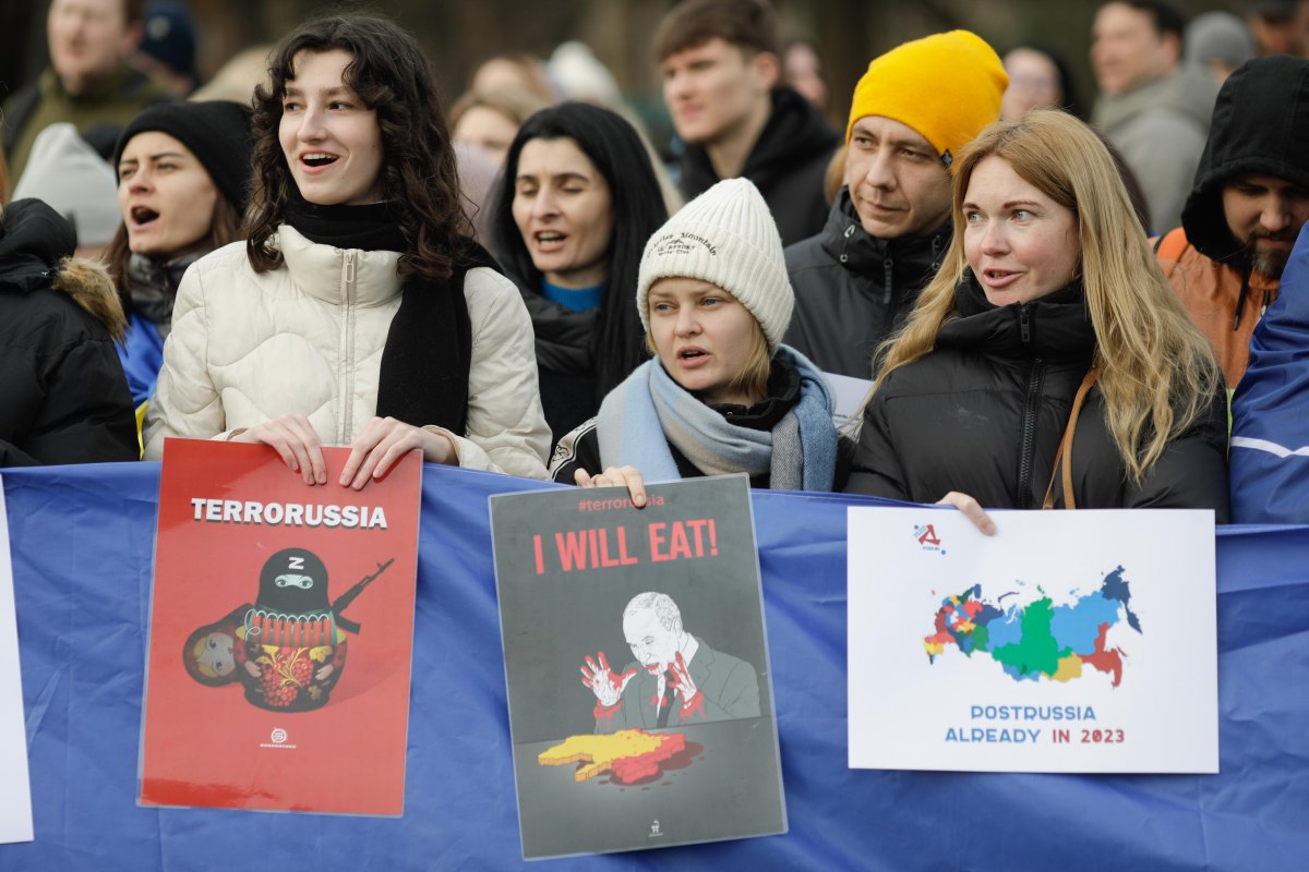 Miting de protest al refugiaților din Ucraina față de războiul declanșat de Rusia, în fața Ambasadei Kievului la București