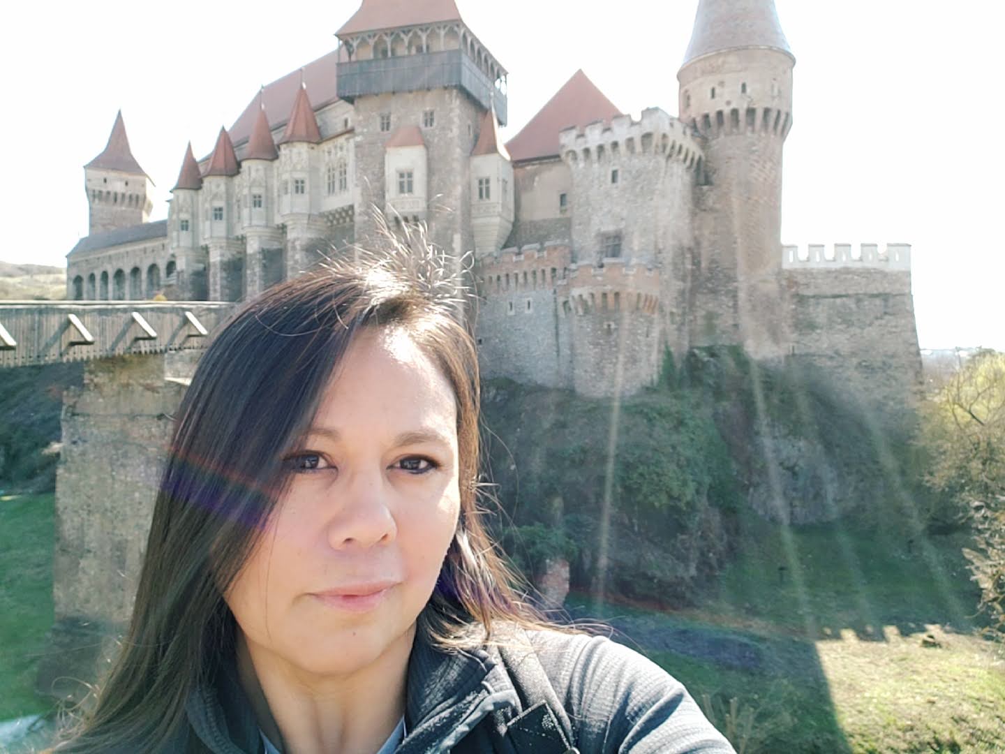 „Să conduc în București a fost înfricoșător”. După ce au locuit în peste 40 de țări, două nomade digitale povestesc experiența din România