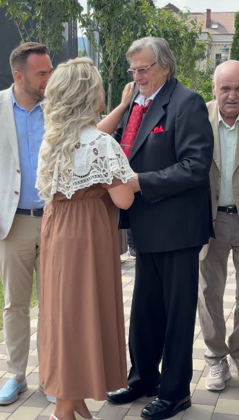 Cum a apărut Florin Piersic la 90 de ani, la Piatra Fest 2026. Imaginile cu marele actor au emoționat publicul