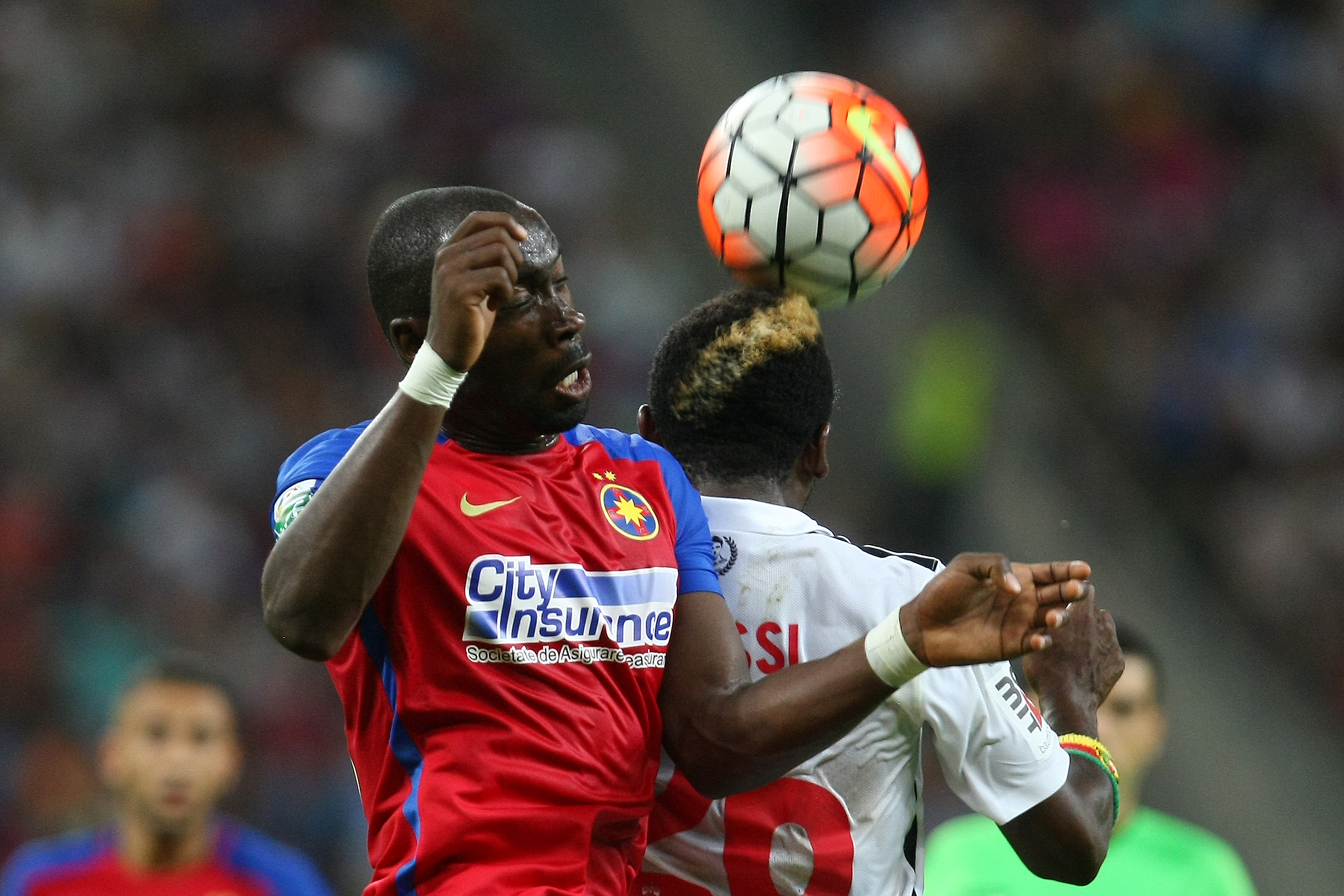 STEAUA - DINAMO 0-0. Derby bun, intens, dar nul! Meciul a început cu o reclamă la unguente contra reumatismului!