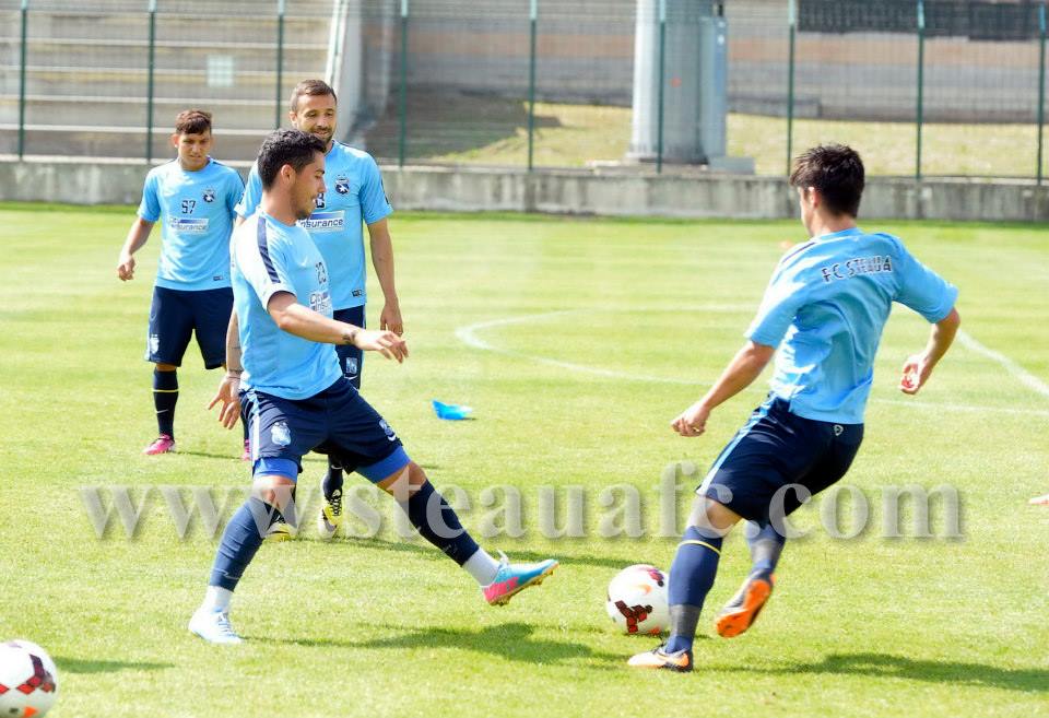 GALERIE FOTO / Suporteri campioni! Fanii s-au înghesuit să-i vadă pe stelişti la antrenament
