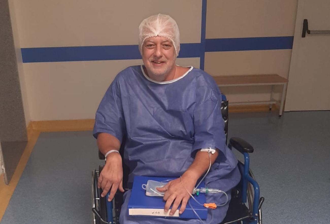 Cătălin Crișan și-a prezentat iubita, pe care a ținut-o ascunsă un an: „Ne-am văzut și plăcut”. Artistul i-a dăruit inelul Cameliei