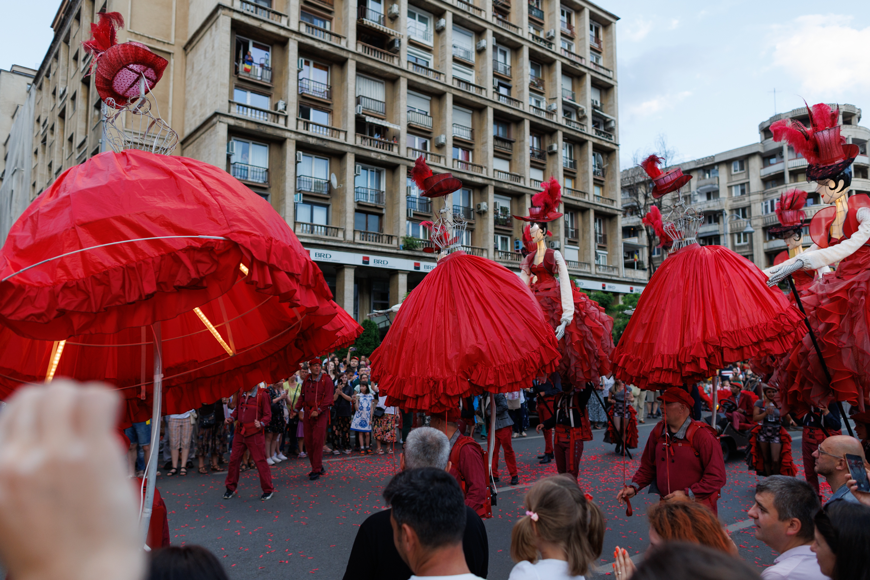 FOTOREPORTAJ. „B-Fit in the Street” în 50 de imagini. 200 de artişti din Spania, Franţa și Italia au făcut spectacol pe străzile din București
