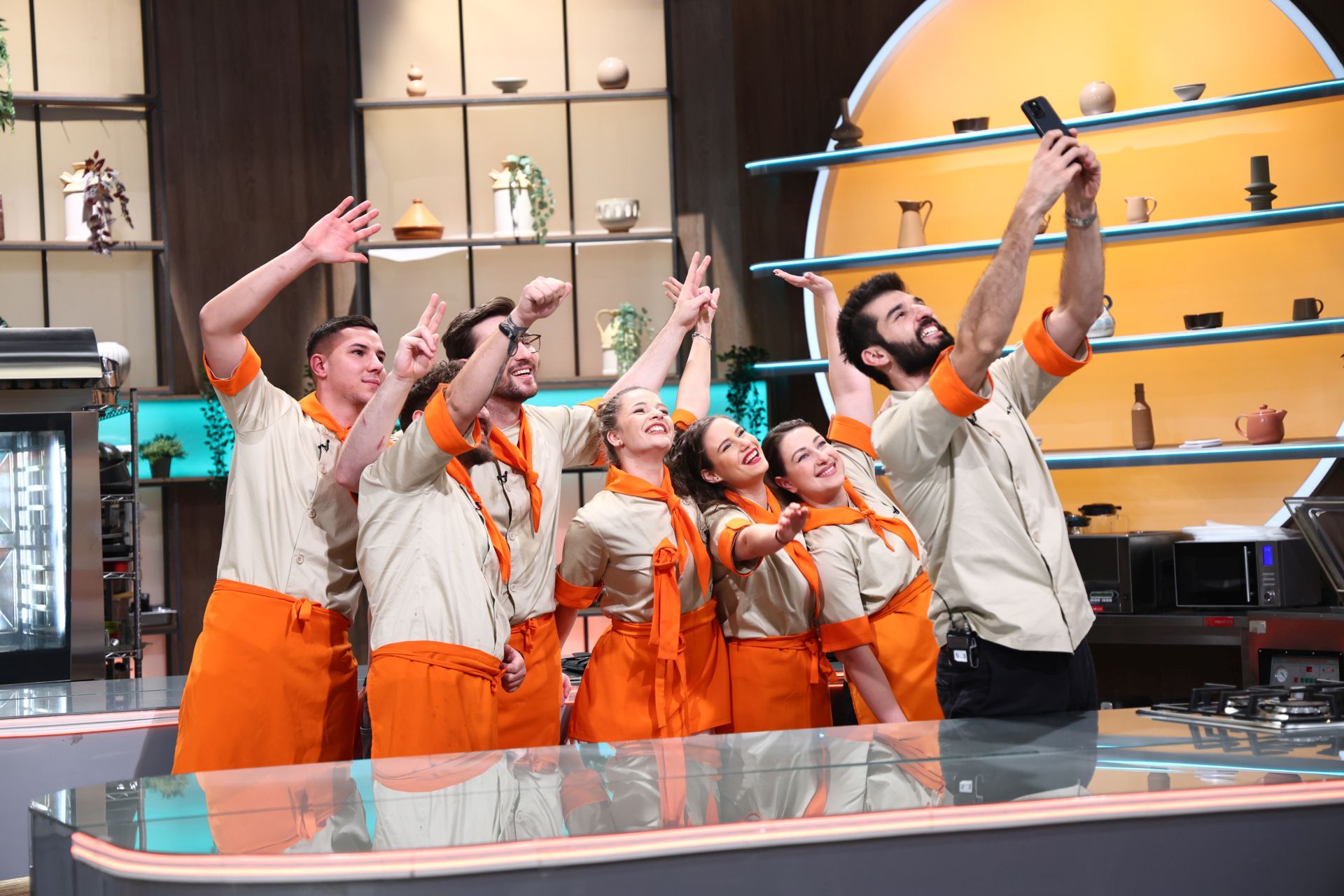 Surpriză la „Chefi la cuțite”! O concurentă eliminată, iar Chef Richard revine cu trei noi participanți