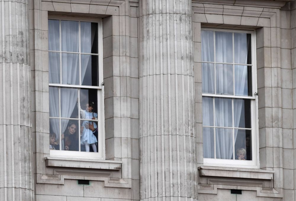 Meghan Markle, prima apariție publică după ce a născut. Ducesa de Sussex și Prințul Harry au participat la parada militară în onoarea Reginei Elisabeta a II-a / FOTO&VIDEO