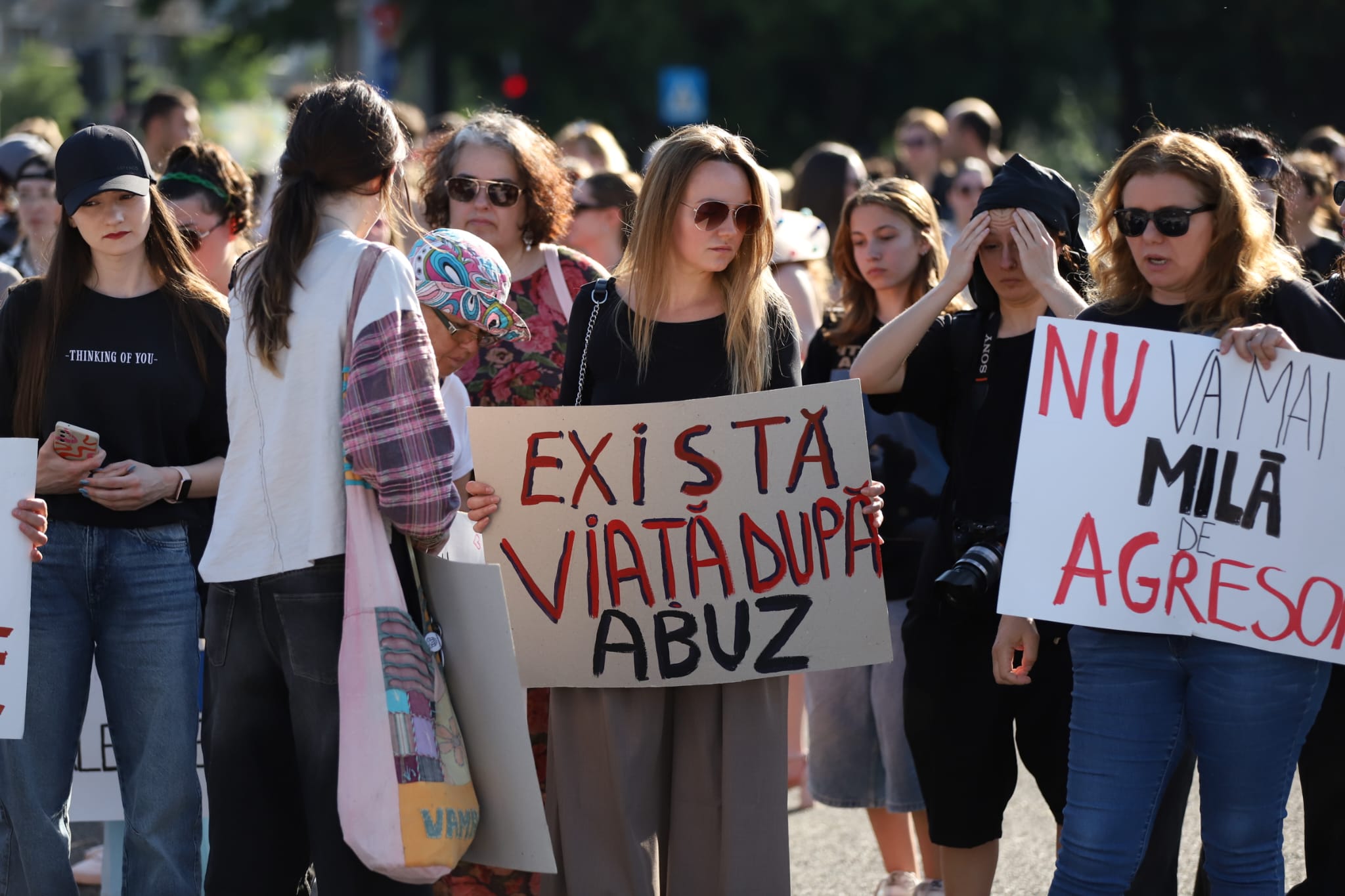 Miting de solidaritate cu femeile victime ale abuzului, în faţa Guvernului, după uciderea Teodorei Marcu. Peste 3.000 de persoane la protest