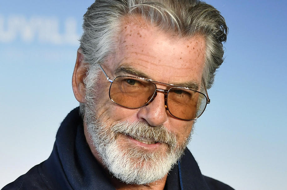 Pierce Brosnan, aproape de nerecunoscut la 72 de ani. Cum arată în rolul din filmul „Giant”: „Moment bizar”