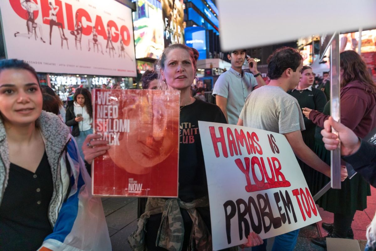 Sute de oameni au ieșit în stradă la New York pentru a cere eliberarea ostaticilor ținuți de Hamas